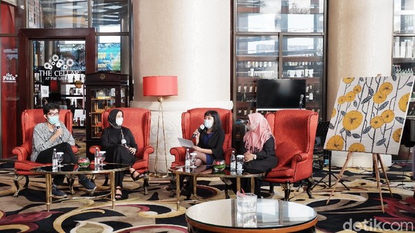 Rangkaian helatan Autism Awareness Month di The Trans Luxury Hotel diawali dengan ngobrol sore bersama Konselor & Psikoterapi Pendidikan di ATC Widyatama Dr. Yulianti dan dilanjutkan dengan berbincang Puspatriani Agustina dari CidCo Bandung, juga Rangga Putra Djajadipura seorang Desainer Grafis Difabel. 