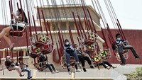 Bermain di Dufan juga seru nih dengan ragam wahana bermainnya. Traveler bisa membawa buah hati menikmati ragam pilihan bermain yang ada di Dufan. ( Pradita Utama)