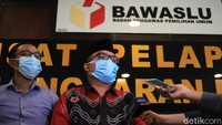 Denny merinci, sejumlah dugaan kecurangan yang terindikasi. Mulai dari politik uang hingga pembagian sembako. Selain itu, aparat pemerintahan terkait disinyalir juga terlibat dalam praktek tersebut.  