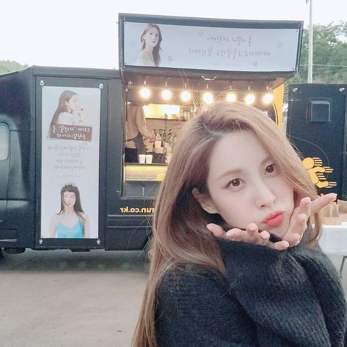 Galeri seohyun Banjir Dukungan, Seohyun SNSD Dapat Kiriman Food Truck