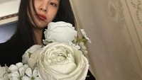 Sayangnya, baru-baru ini Dispatch, agen pemberitaan Korea Selatan, telah mengungkapkan bahwa Seohyun menerima perlakuan tak mengenakkan dari lawan mainnya, Kim Jung Hyun sejak 2018 silam. Foto: Instagram@seohyun_s