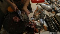 Harga daging sapi pun cenderung melonjak drastis dari harga normal.  