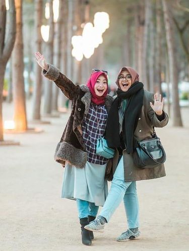 Hartini Chairudin (kiri) dan Ghaida Putri Hidayatul (kanan).