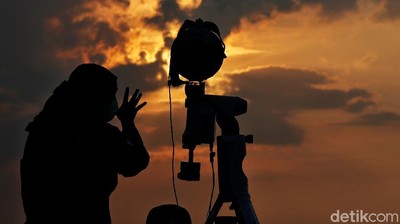 Mencari Hilal Ramadhan di Pantai Ancol