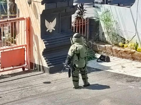 Jibom Jinakkan Tas Misterius di Kantor DPRD Kota Kediri