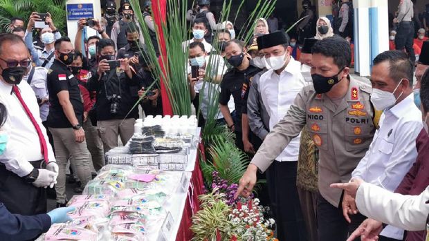 Kapolda Jatim Irjen Nico Afinta