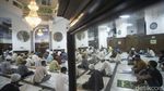 Khusyuk Tarawih di Masjid Cut Meutia