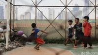 Aktivitas anak-anak di luar ruang sangat dibutuhkan untuk tumbuh kembang.