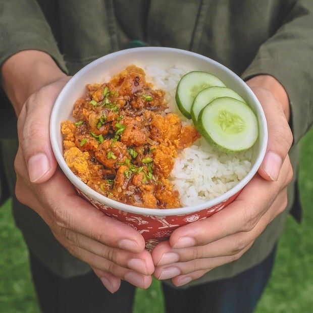 Luna Maya Hobi Kulineran hingga Punya Bisnis Rice Bowl