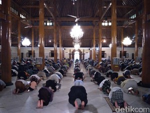 Tarawih Perdana di Masjid Agung Solo, Cuma 10 Menit-Tanpa Ceramah