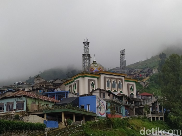 Bangunan Masjid Baituttaqwa berada di Dusun Butuh, Desa Temanggung, Kecamatan Kaliangkrik, Kabupaten Magelang