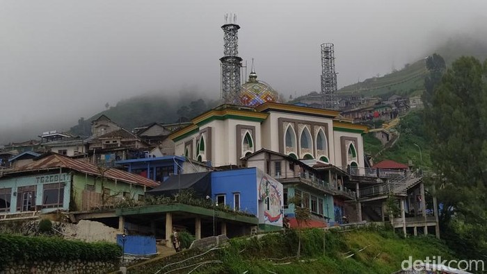 Bangunan Masjid Baituttaqwa berada di Dusun Butuh, Desa Temanggung, Kecamatan Kaliangkrik, Kabupaten Magelang