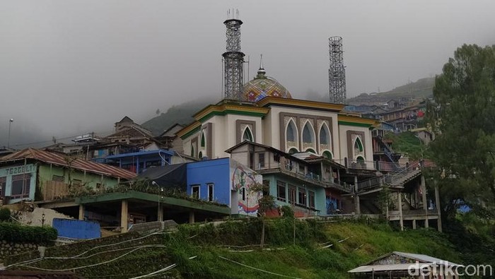 Bangunan Masjid Baituttaqwa berada di Dusun Butuh, Desa Temanggung, Kecamatan Kaliangkrik, Kabupaten Magelang