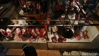 Pedagang juga mengeluhkan Harga Pokok Penjualan (HPP) daging sapi di tingkat Rumah Pemotongan Hewan (RPH) yang terlampau tinggi.  