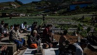 Tradisi nyadran telah ada pada masa Hindu-Budha sebelum agama Islam masuk di Indonesia.  