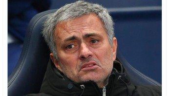 Untuk pertama kalinya, Mourinho mengalami 10 kali kekalahan dalam satu musim di klub yang ditanganinya. Foto: Twitter
