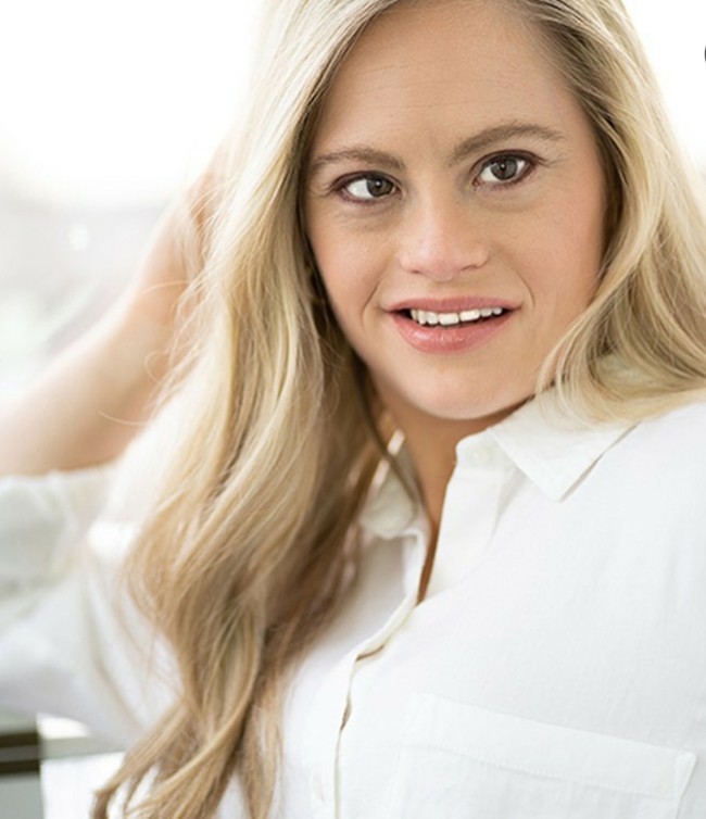 Ini menjadi cara Mikayla menunjukkan kepada dunia eksistensinya sebagai wanita yang memiliki gangguan down syndrome. Memiliki kelainan bukan menjadi penghalang untuk bisa berprestasi. Foto: Instagram