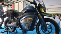 Sedangkan untuk spesifikasi baterai memiliki nominal capacity 8,3 kWh, on board charger 1,3 kW, sehingga dapat mengisi baterai hingga penuh dalam waktu 6,6 jam. Dalam kondisi baterai penuh, Anubis mampu menempuh jarak hingga 167 km. Foto: Luthfi Anshori/detikOto