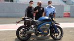 Momen Wagub Jabar Uu Ruzhanul Geber Motor Listrik Adventure di Sentul