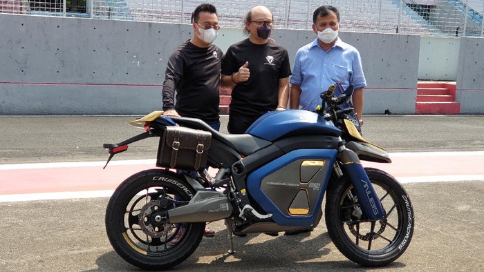 Motor listrik Anubis Cruisercross