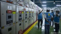 Jakarta disuplai dari 6 subsistem kelistrikan dengan total kapasitas 10.315 Megawatt (MW) yang disalurkan melalui 59 gardu induk 150 kilo Volt (kV) dan 20 kV. 
