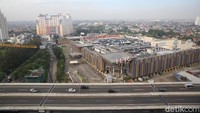 Terpantau lalu lintas di jalur tol yang kini resmi berubah nama itu ramai lancar.  