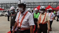 Karena ini merupakan program Strategis Nasional, Luhut mengatakan kepada pihak KCIC jika ada hambatan dalam pengerjaan pembangunan segera melaporkannya.  