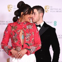 Bertabur bintang, British Academy Award Film Awards (BAFTAs) ke-74 yang digelar di Royal Albert Hall, London, Inggris, pada Minggu (11/4/2021) malam turut dihadiri sejoli Hollywood Priyanka Chopra dan Nick Jonas. Berpose di karpet merah, pasangan yang menikah pada 2018 ini pun memamerkan kemesraan mereka.(Foto: Getty Images/Jeff Spicer)