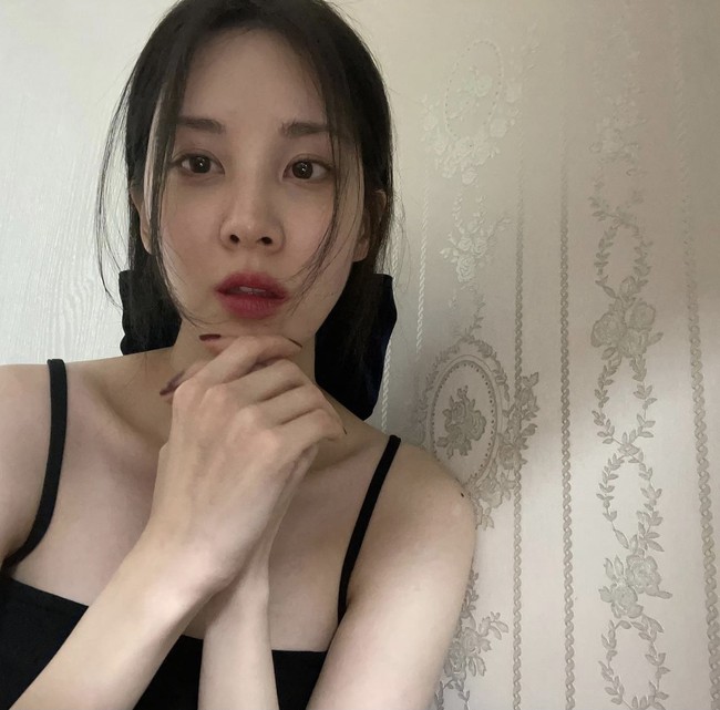 Kim Jung Hyun pun menghindari sejumlah adegan romantis yang harus dilakukannya bersama Seohyun. Sang aktor bahkan tak menatap mata Seohyun dan membuat proses syuting sulit dilakukan. Foto: dok seojuhyun_s