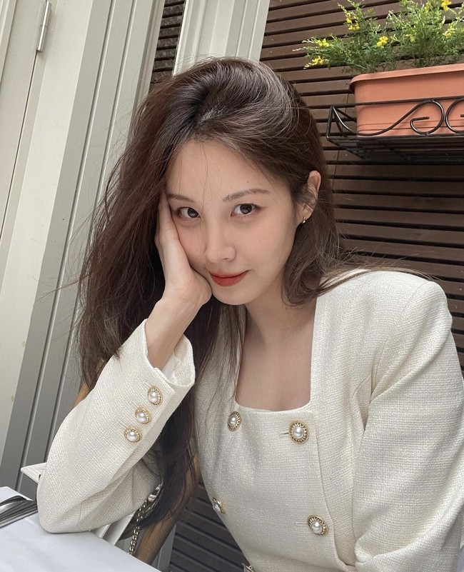 Seohyun pun dikabarkan sering menangis di lokasi syuting drama Korea Time. Setelah laporan tersebut, netizen dan penggemar ramai-ramai menunjukkan perhatian dan mengirimkan pesan pada pemilik nama Seo Joo Hyun itu. Foto: dok seojuhyun_s