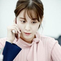 Belakangan, terungkap fakta dibalik sifat dingin Kim Jung Hyun pada Seohyun selama konferensi pers drama Korea Time. Menurut laporan Dispatch, sang aktor ‘diperintah’ oleh mantan pacarnya saat itu, Seo Ye Ji. Foto: dok MBC