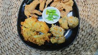 Untuk dimakan bersama ada menu Snack Platter yang dibanderol Rp 60.000 per porsi. Isinya ada empat jenis camilan. Foto: detikcom/Riska Fitria