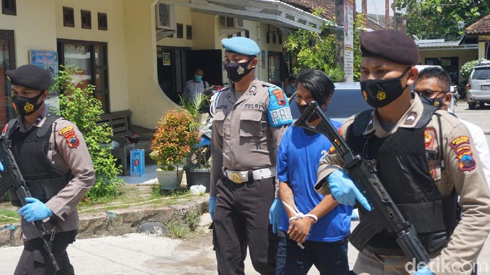 Tersangka Boleng tega menyetubuhi pacarnya yang mabuk di Demak.