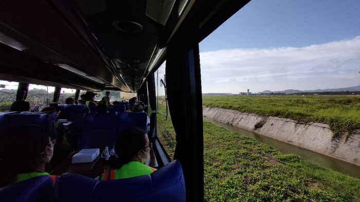 Bandara Internasional Yogyakarta atau Yogyakarta Internasional Airport (YIA) di Kulon Progo, Daerah Istimewa Yogyakarta (DIY) kini membuka layanan tur wisata keliling bandara.