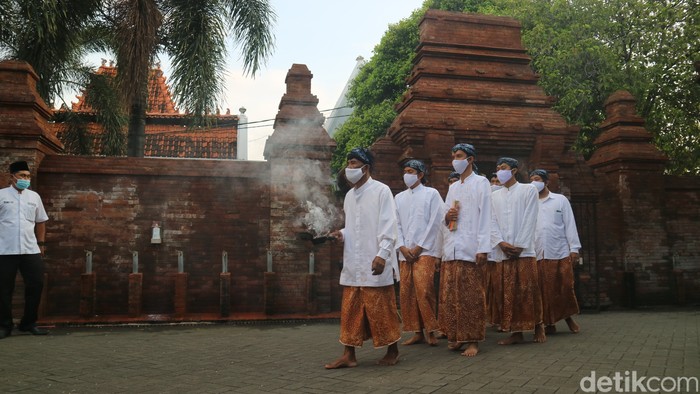 Tradisi Tabuh Beduk Blandrangan di Menara Kudus