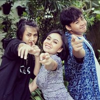 Penyanyi berparas manis ini lebih seperti kakak-beradik dengan Cavin dan Cello. Foto: Instagram/@yunishara36