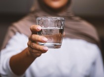 Minum Air Putih Bisa Menurunkan Kolesterol? Dokter Pastikan Hoax, Ini Faktanya