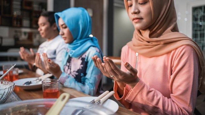 5 Alasan Pentingnya Sahur dalam Islam, Tak Sekadar Mengisi Perut! 5 Alasan Pentingnya Sahur dalam Islam, Tak Sekadar Mengisi Perut!
