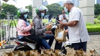 Takjil tersebut dibagikan secara gratis bagi warga.