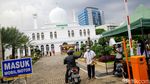 Cegah Penyebaran Corona, Masjid Al-Azhar Kasih Takjil Drive Thru