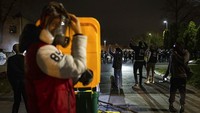 Pihak kepolisian menyatakan bahwa body camera yang terpasang pada dua polisi di lokasi, merekam seluruh insiden itu. Biro Penangkapan Kriminal pada otoritas negara bagian Minnesota menyatakan pihaknya tengah menyelidiki penembakan ini. AP/Christian Monterrosa  