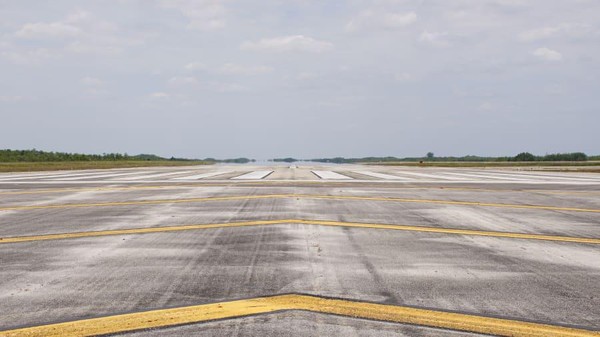 Rencananya Everglades Jetport akan berukuran lima kali Bandara Internasional John F. Kennedy, New York yang memiliki enam landasan pesawat supersonik futuristik. (Miami-Dade Aviation Department) Rencananya Everglades Jetport akan berukuran lima kali Bandara Internasional John F. Kennedy, New York yang memiliki enam landasan pesawat supersonik futuristik. (Miami-Dade Aviation Department)