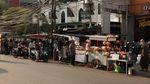 Berburu Takjil Jelang Buka Puasa di Bendungan Hilir