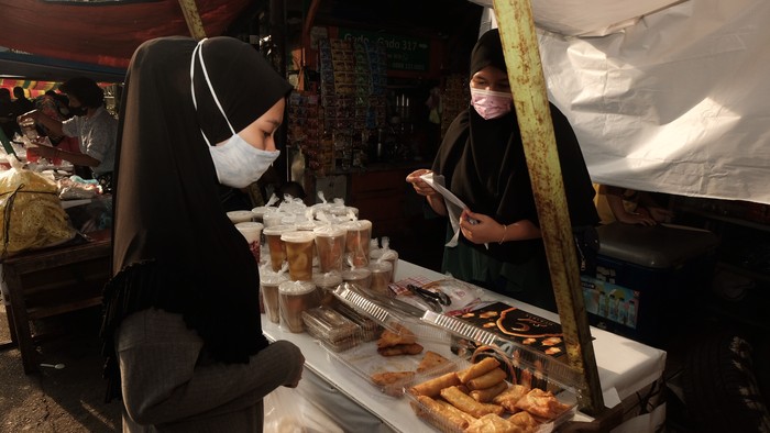 Berburu Takjil Jelang Buka Puasa di Bendungan Hilir (Foto: Andhika Prasetia/detikcom)