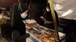 Berburu Takjil Jelang Buka Puasa di Bendungan Hilir