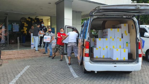 BRI menyalurkan bantuan tanggap bencana kepada masyarakat di wilayah Malang dan Jawa Timur. Ist