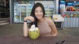 Cantiknya Seo Ye Ji Saat Minum Es Kelapa dan Ngemil Es Krim