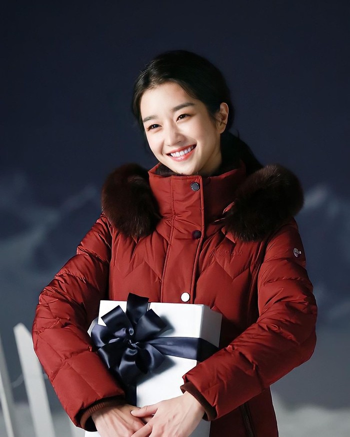 Cantiknya Seo Ye Ji Saat Minum Es Kelapa dan Ngemil Es Krim Cantiknya Seo Ye Ji Saat Minum Es Kelapa dan Ngemil Es Krim