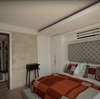 Ini adalah penampakan kamarnya. Bak kamar hotel bukan? Tak hanya itu saja, kamarnya juga dilengkapi dengan lemari kaca yang digunakan untuk menyimpan koleksi tas-tas Hermes milik Maharani. Atta menyebut kamar Maharani dan Ajik itu bak toko Hermes. Foto: Youtube/Atta Halilintar