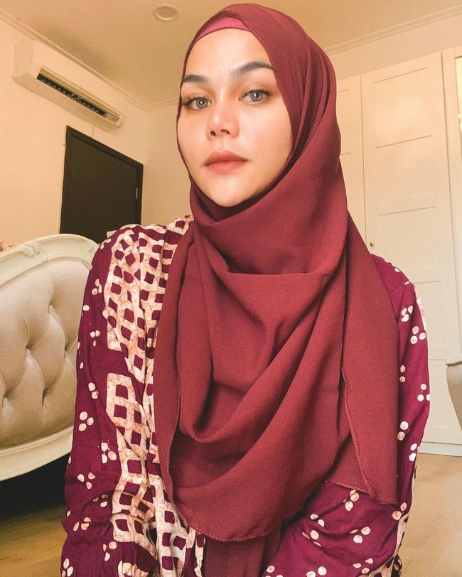 Wanita yang mempunyai nama asli Poltee Kattarey ini mengunggah di akun Instagramnya @dj_kattybutterfly36, bahwa ia sudah resmi memeluk agama Islam pada 29 Oktober 2020. DJ Katy Butterfly menjadi mualaf tepat di hari ulang tahunnya. DJ Katty Butterfly mengaku keputusannya untuk masuk Islam datang dari hati. Dan keinginannya menjadi mualaf ini mendapatkan dukungan dari orangtuanya. Selain itu, dia juga ingin meninggalkan stigma yang melekat pada dirinya yaitu sebagai DJ. Tahun ini menjadi puasa pertama bagi DJ Katy Butterfly. Foto: ok.Instagram @dj_kattybutterfly36.